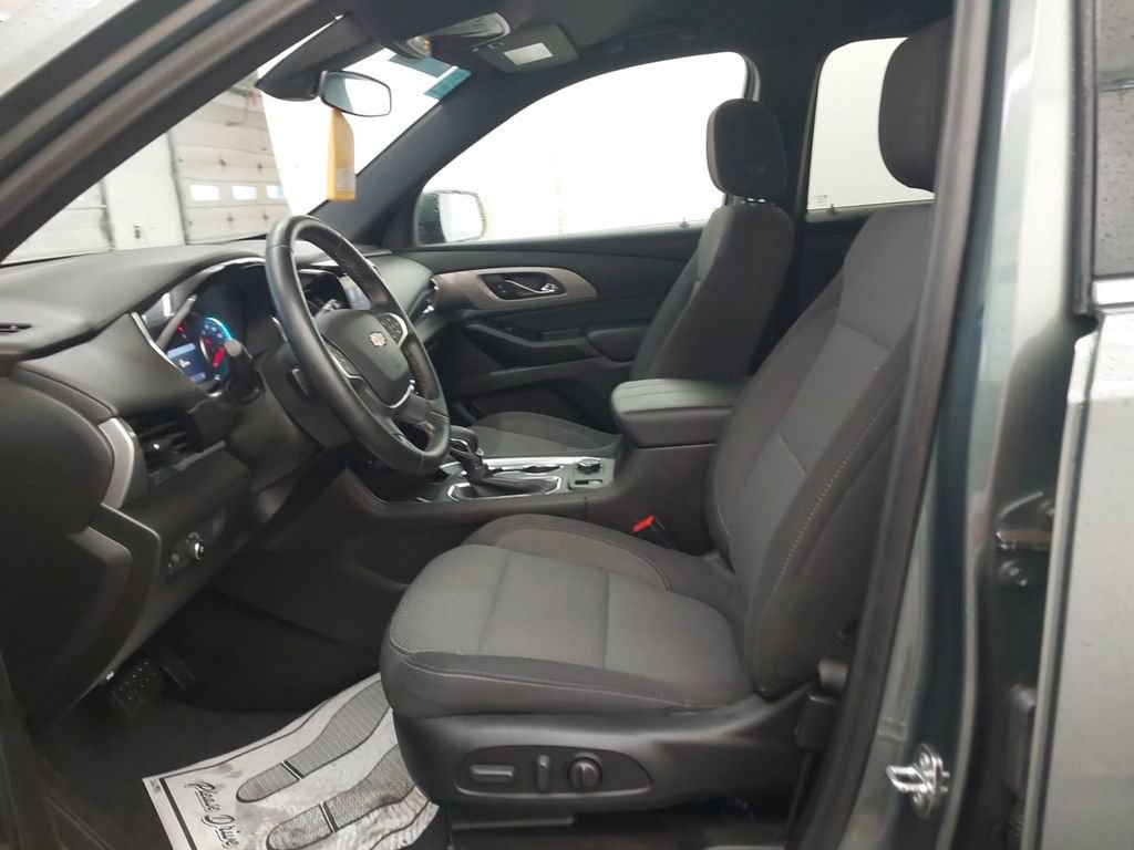 Used 2023 Chevrolet Traverse LT AWD/4WD image 13