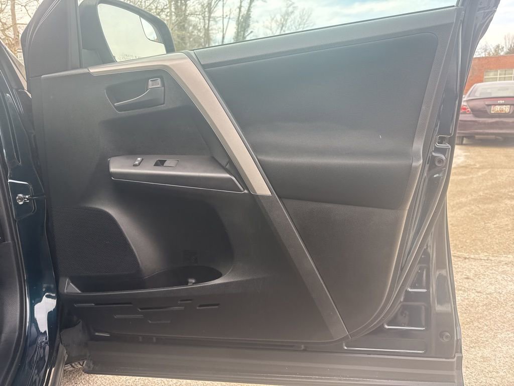 Used 2018 Toyota RAV4 LE w/ All Weather Liner Package image 29