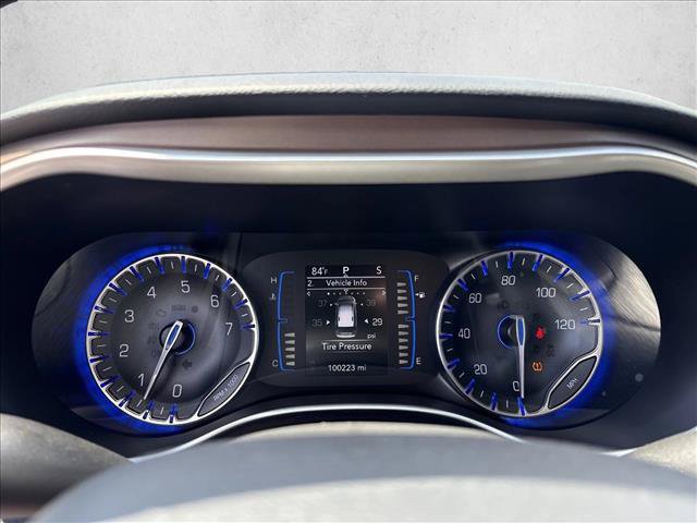 Used 2017 Chrysler Pacifica Touring w/ Tire & Wheel Group FWD image 12