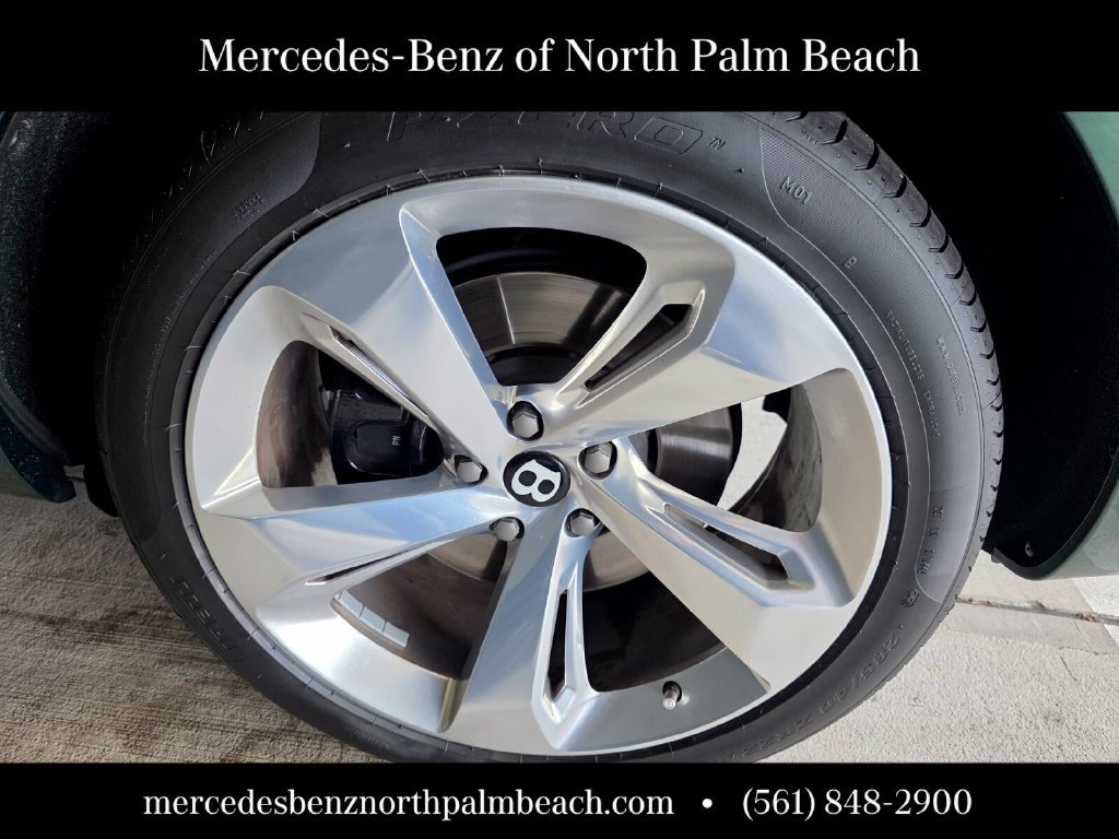 Used 2019 Bentley Bentayga AWD/4WD image 18