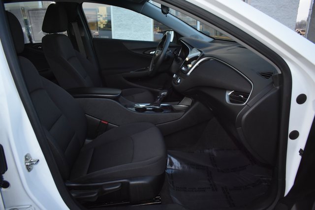 Used 2024 Chevrolet Malibu LT image 39