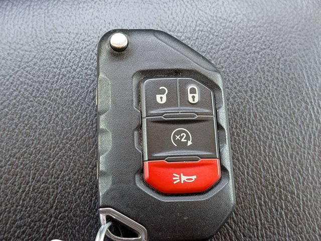 Used 2022 Jeep Wrangler Unlimited Sahara w/ Cold Weather Group AWD/4WD image 29