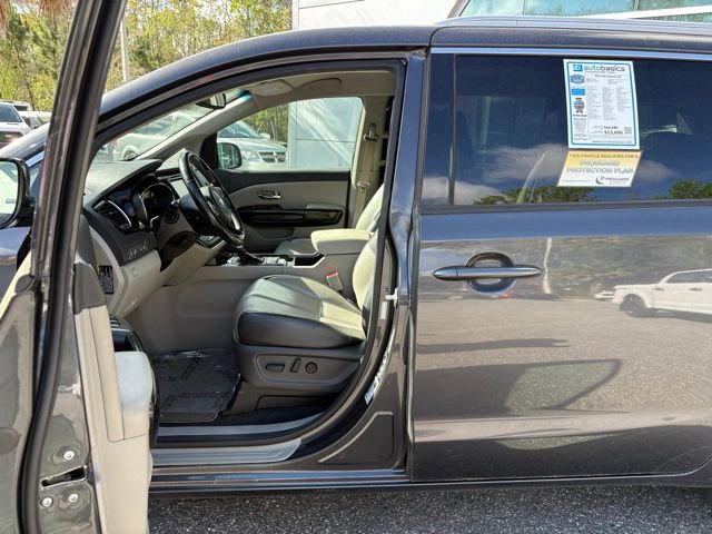 Used 2017 Kia Sedona SX image 11