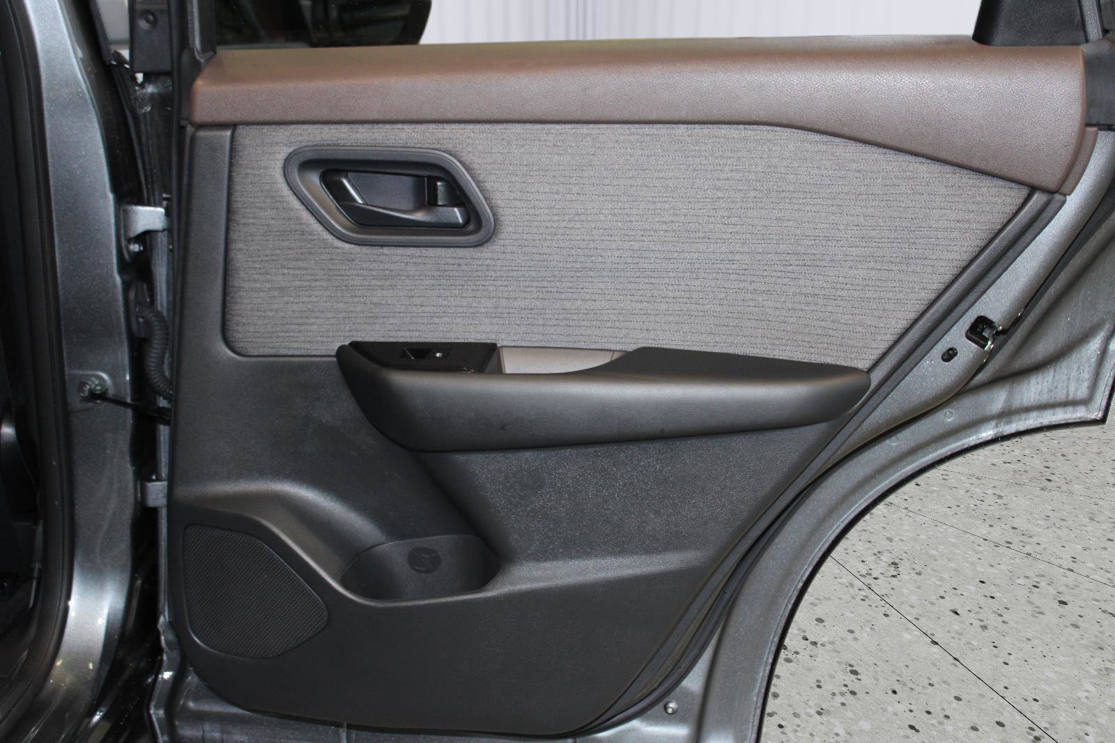 Used 2023 Nissan Rogue S image 36