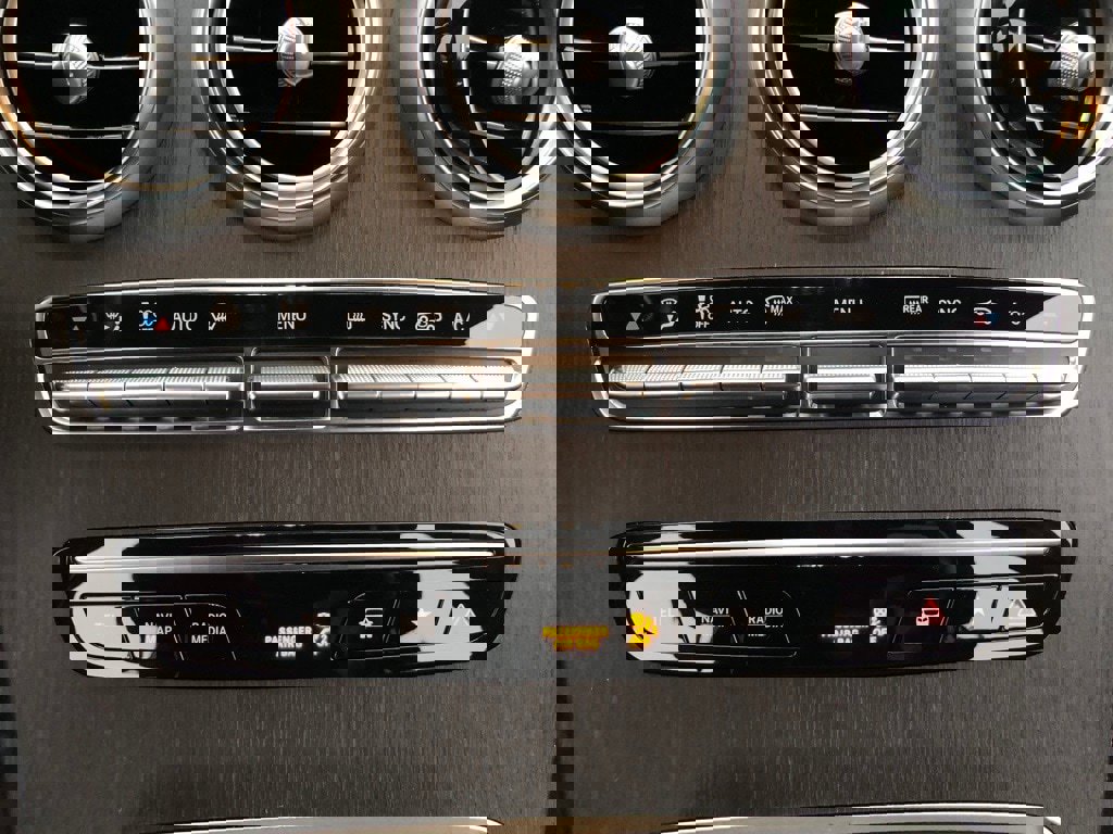 Used 2022 Mercedes-Benz GLC 300 GLC 300 w/ Driver Assistance Package image 29