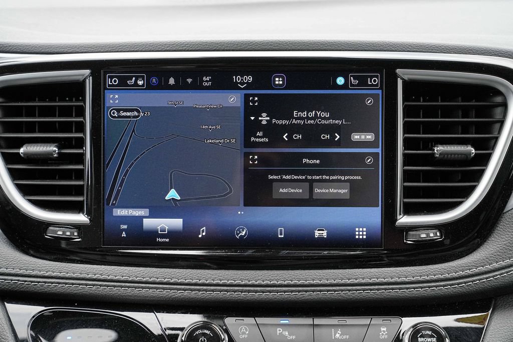 Used 2025 Chrysler Pacifica Limited FWD image 30