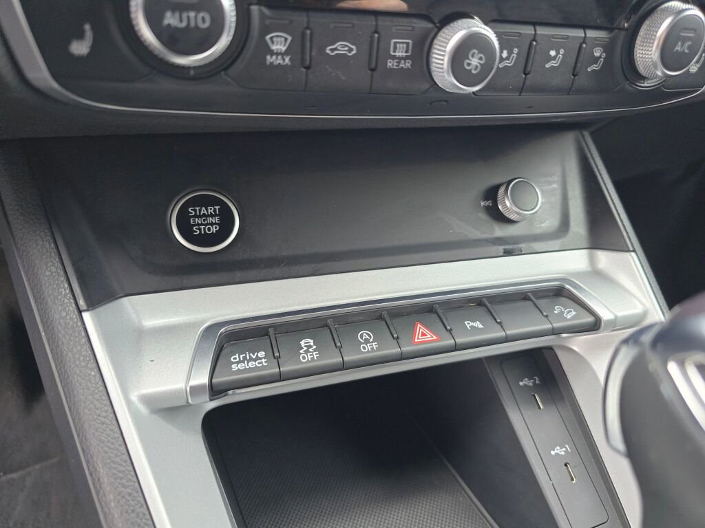 Used 2023 Audi Q3 2.0T Premium image 24