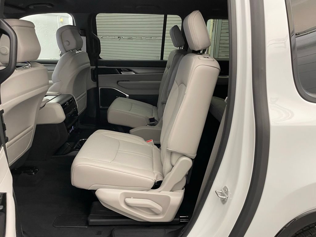 New 2026 Jeep Grand Wagoneer L 2WD image 18