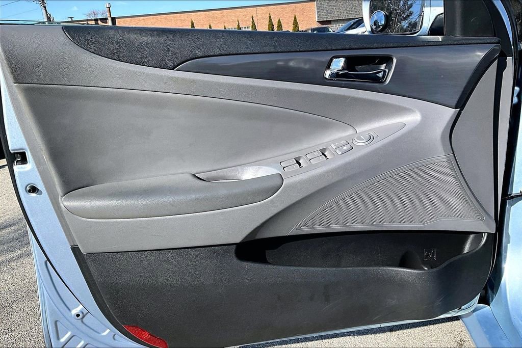 Used 2015 Hyundai Sonata Hybrid image 14