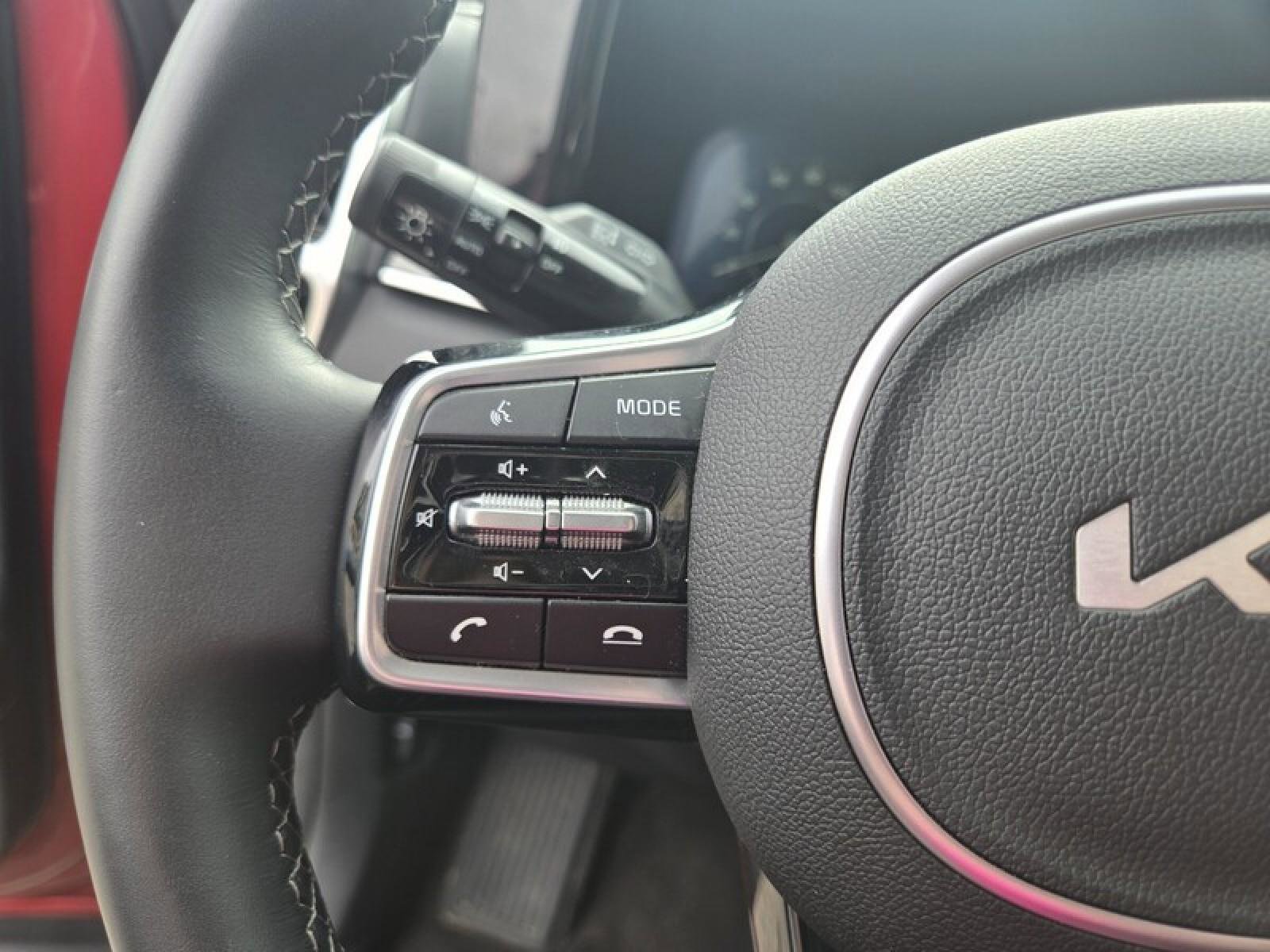 Used 2023 Kia Sorento SX image 13