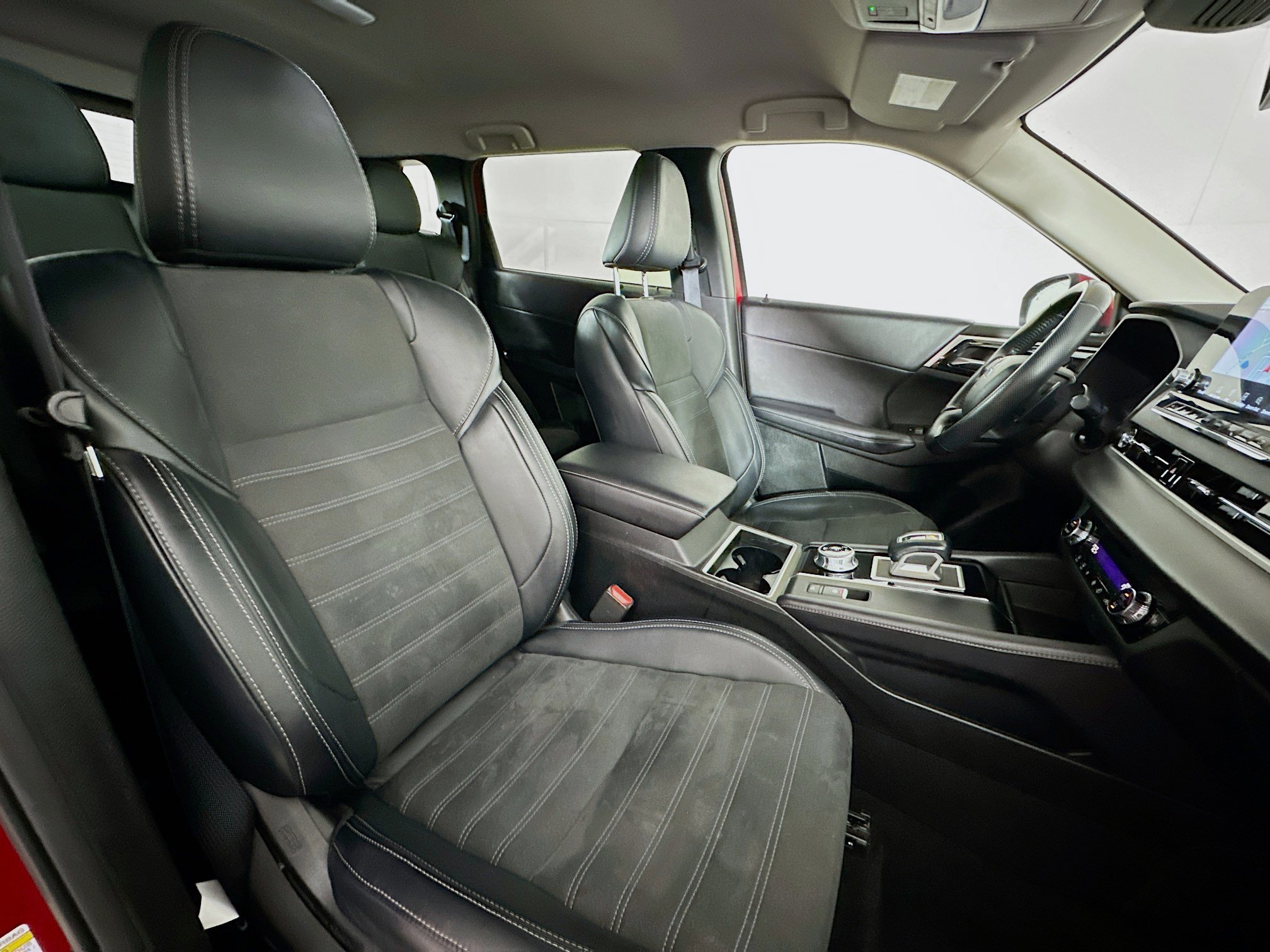 Used 2024 Mitsubishi Outlander SE image 31