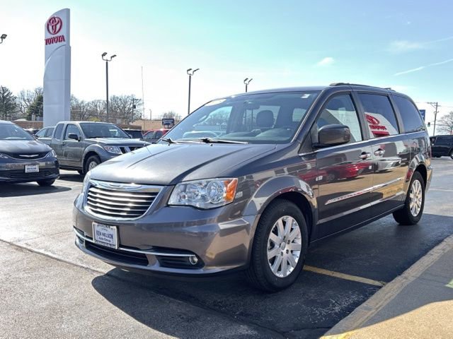 Used 2015 Chrysler Town & Country Touring w/ Driver Convenience Group image 5