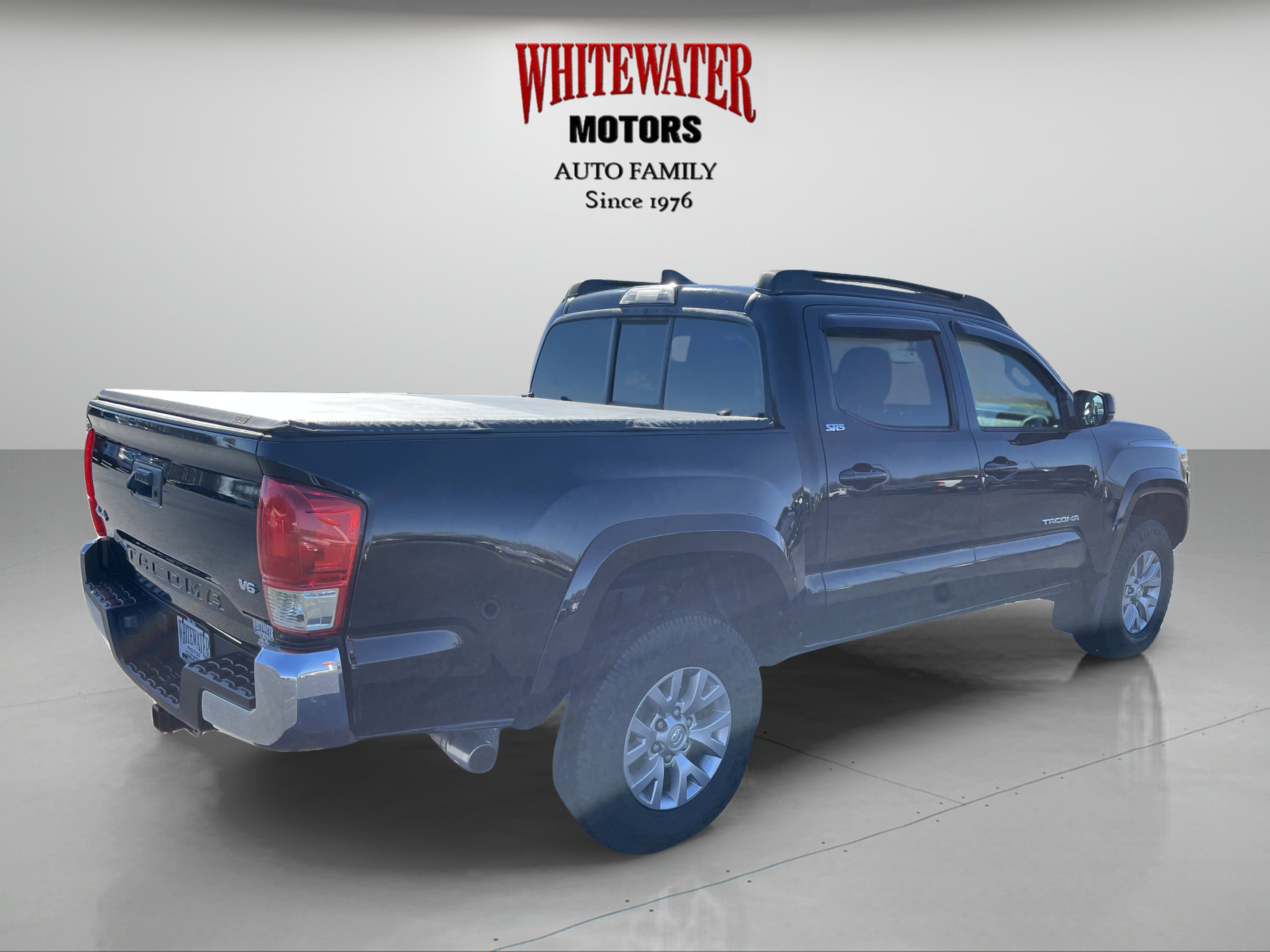 Used 2016 Toyota Tacoma SR5 w/ SR5 Appearance Package (SN) image 5