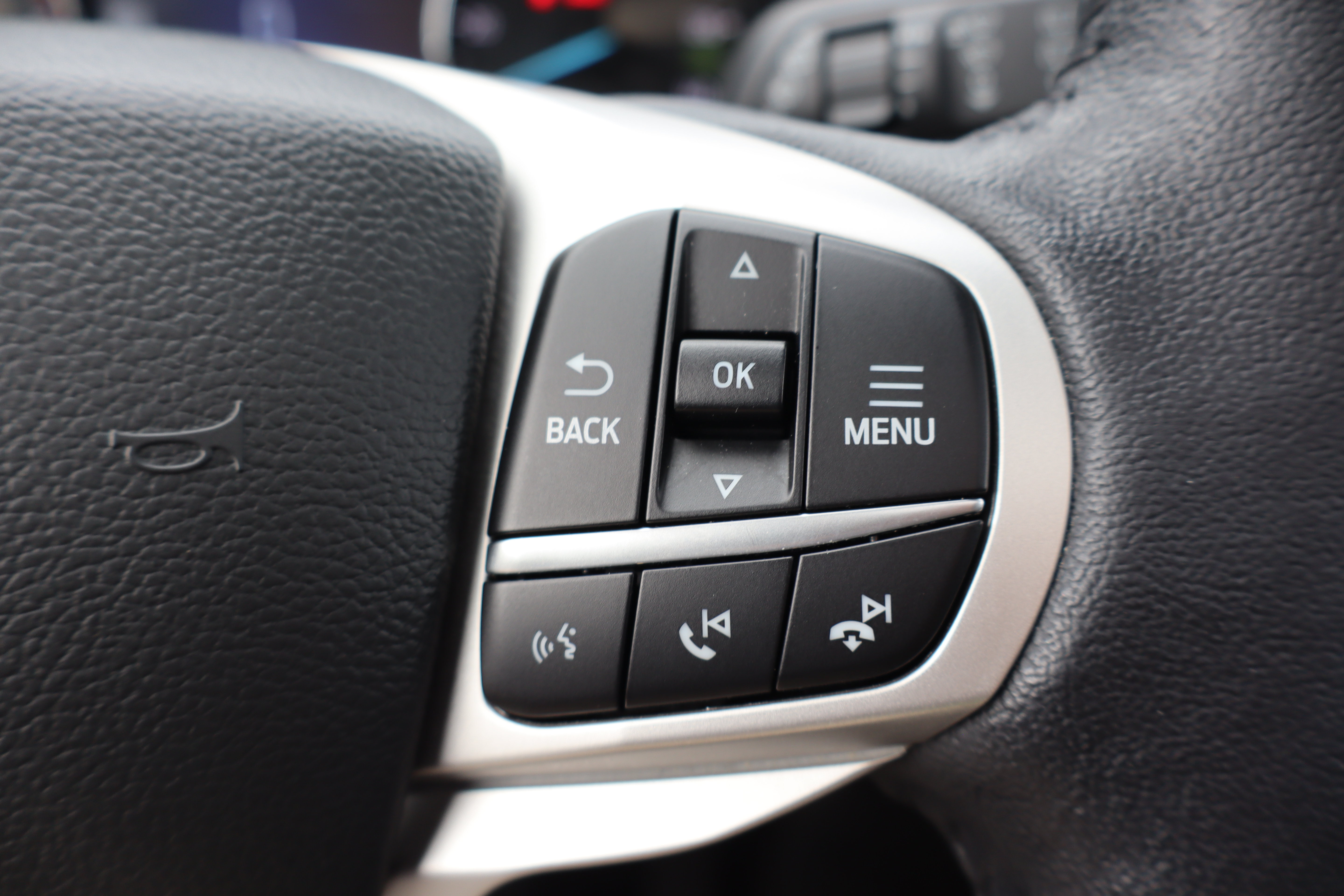 Used 2023 Ford Explorer XLT w/ Equipment Group 202A AWD/4WD image 19