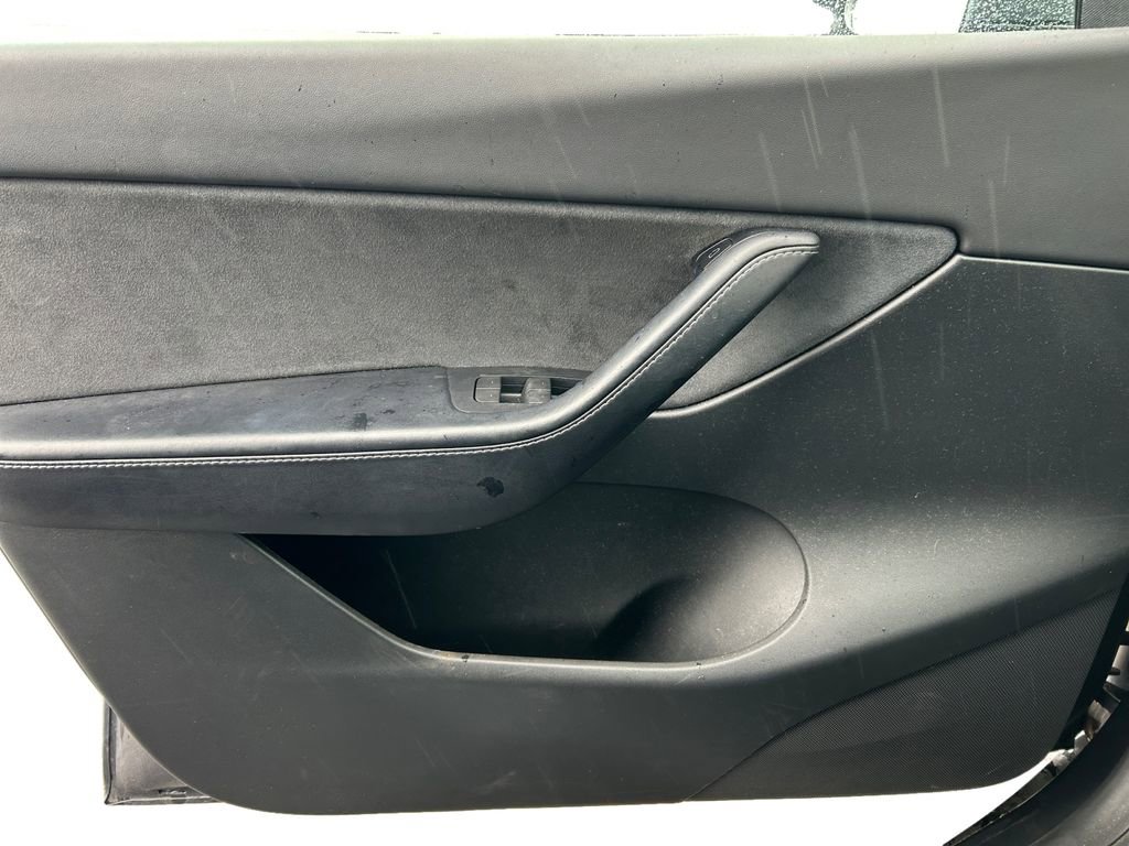 Used 2022 Tesla Model Y Long Range AWD/4WD image 14