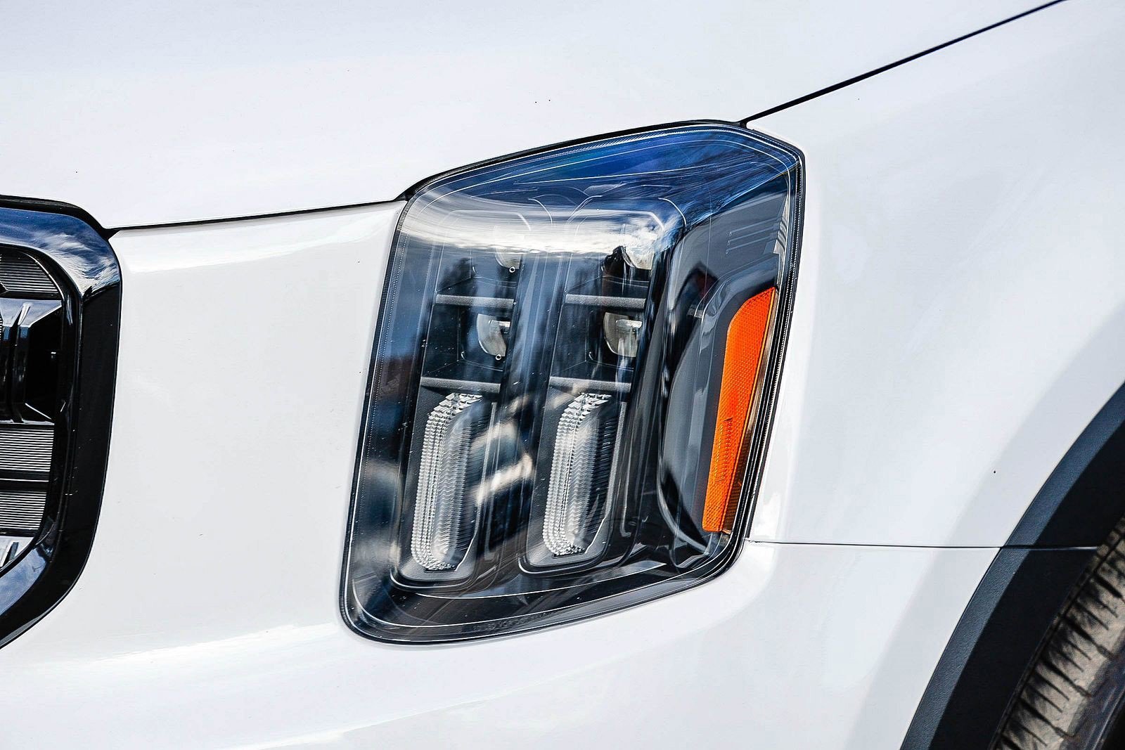 Used 2025 Kia Telluride SX Prestige X-Line image 3
