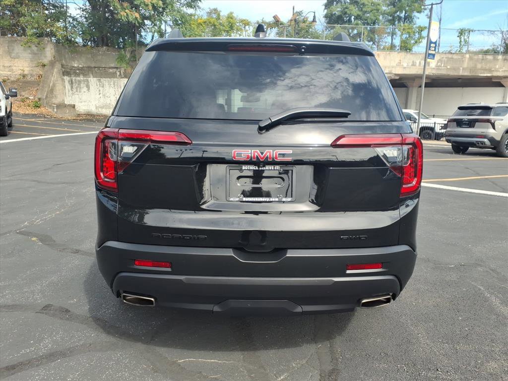 Used 2023 GMC Acadia SLT w/ Elevation Edition image 4
