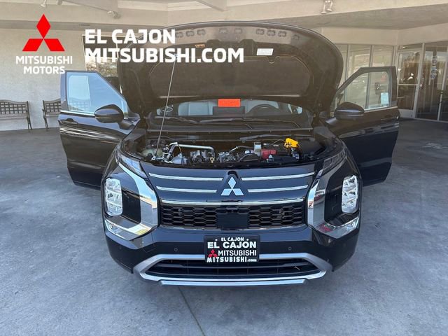 Used 2025 Mitsubishi Outlander AWD image 26