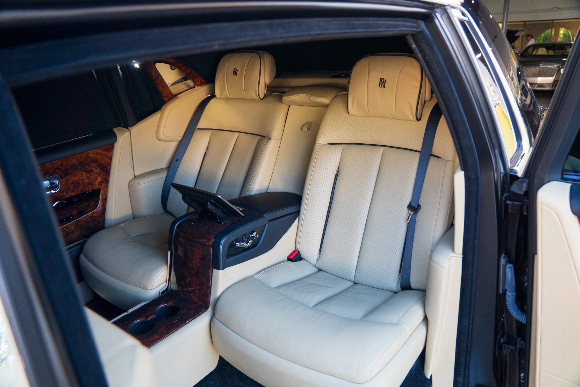 Used 2018 Rolls-Royce Phantom Extended Wheelbase RWD image 39
