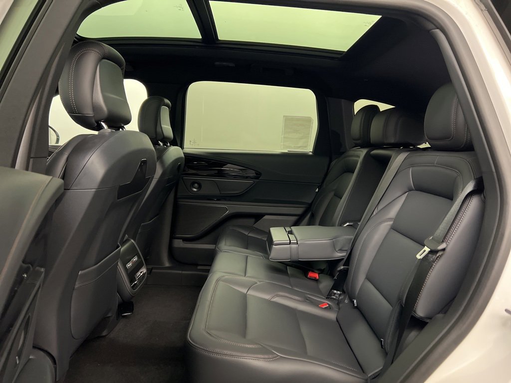 Used 2025 Lincoln Nautilus Premier w/ Equipment Group 102A image 32