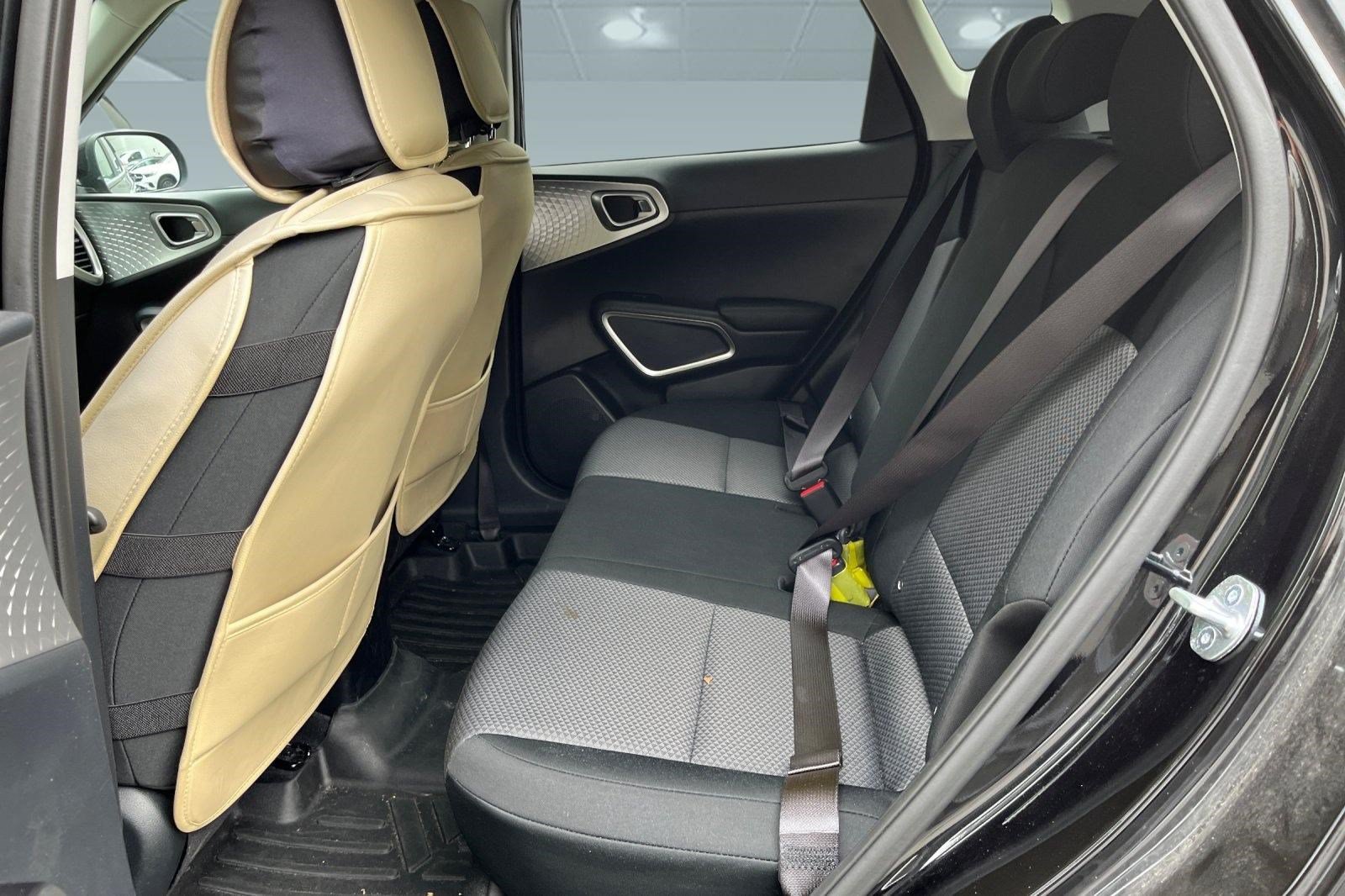 Used 2023 Kia Soul LX w/ LX Technology Package FWD image 9
