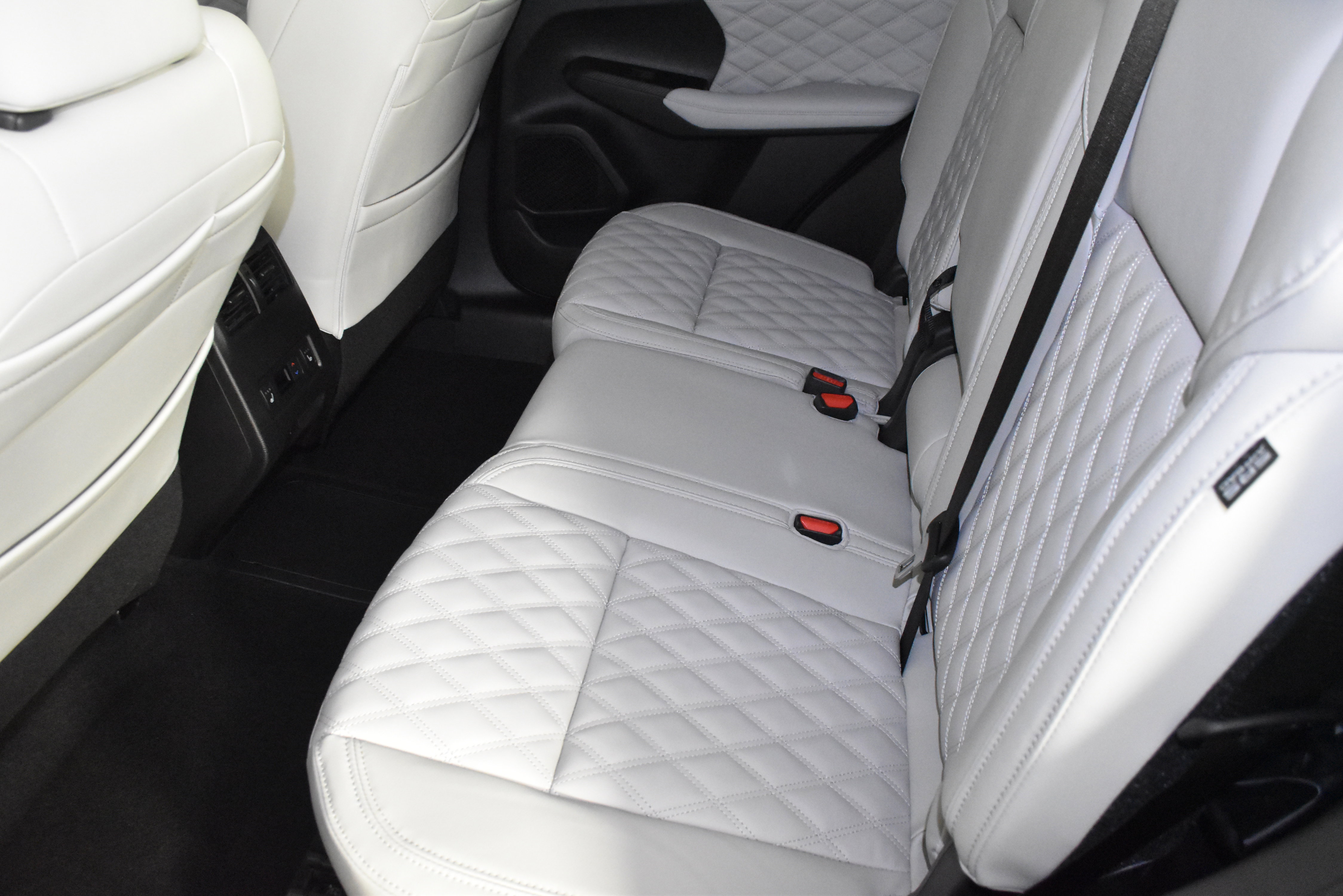 Used 2025 Mitsubishi Outlander SEL image 15