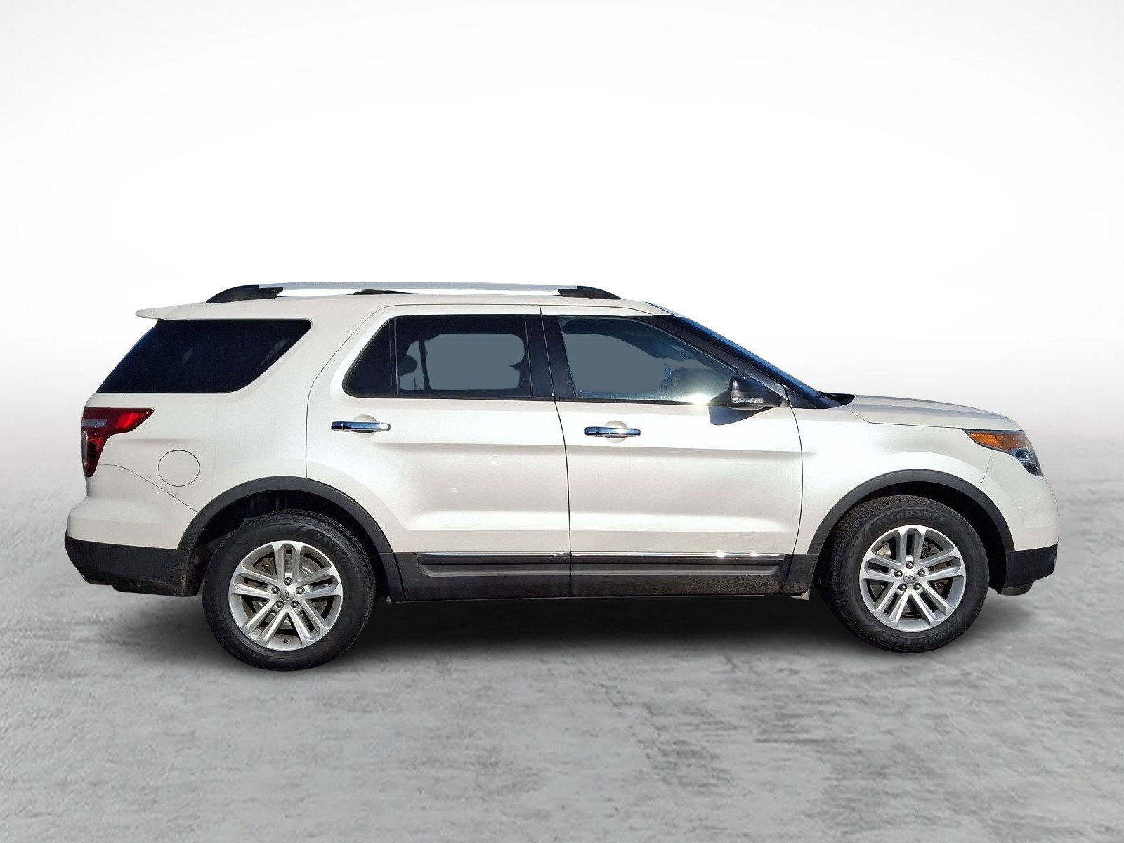Used 2015 Ford Explorer XLT image 7