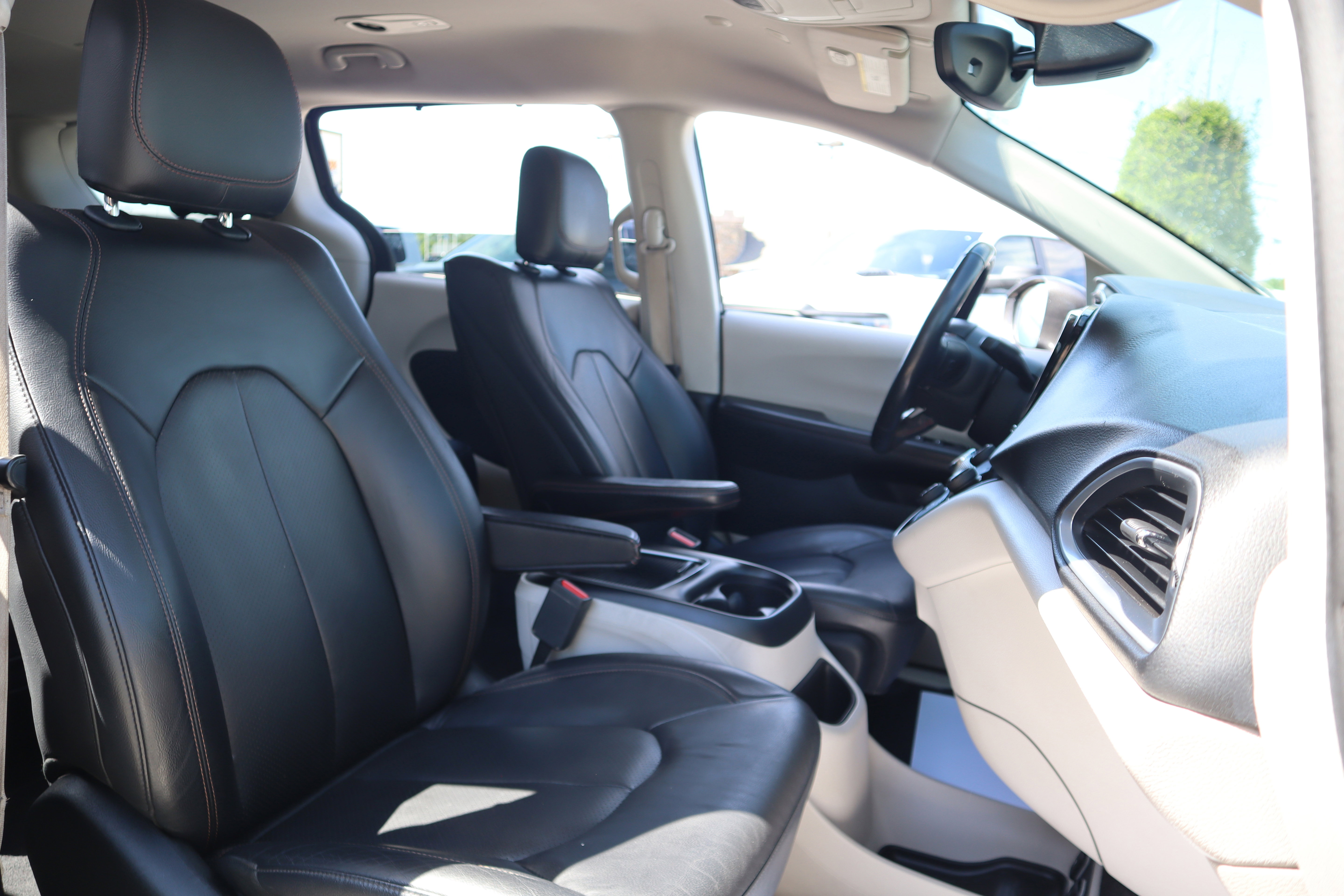 Used 2018 Chrysler Pacifica Touring-L Plus FWD image 30