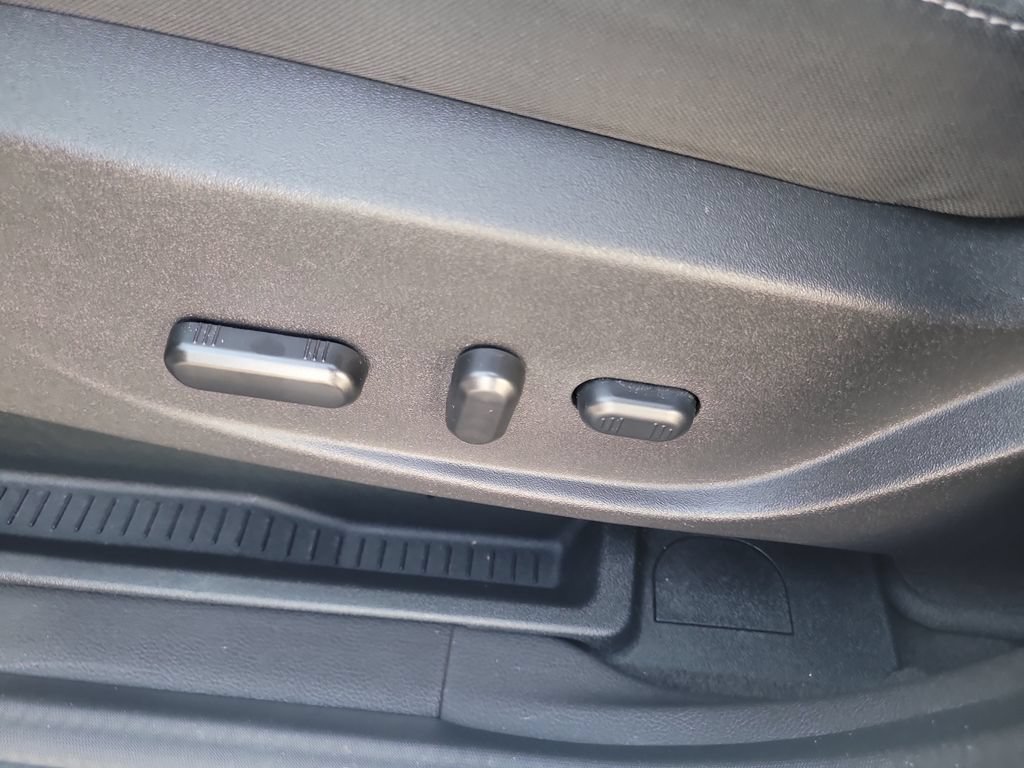 Certified 2018 Ford C-MAX SE FWD image 18