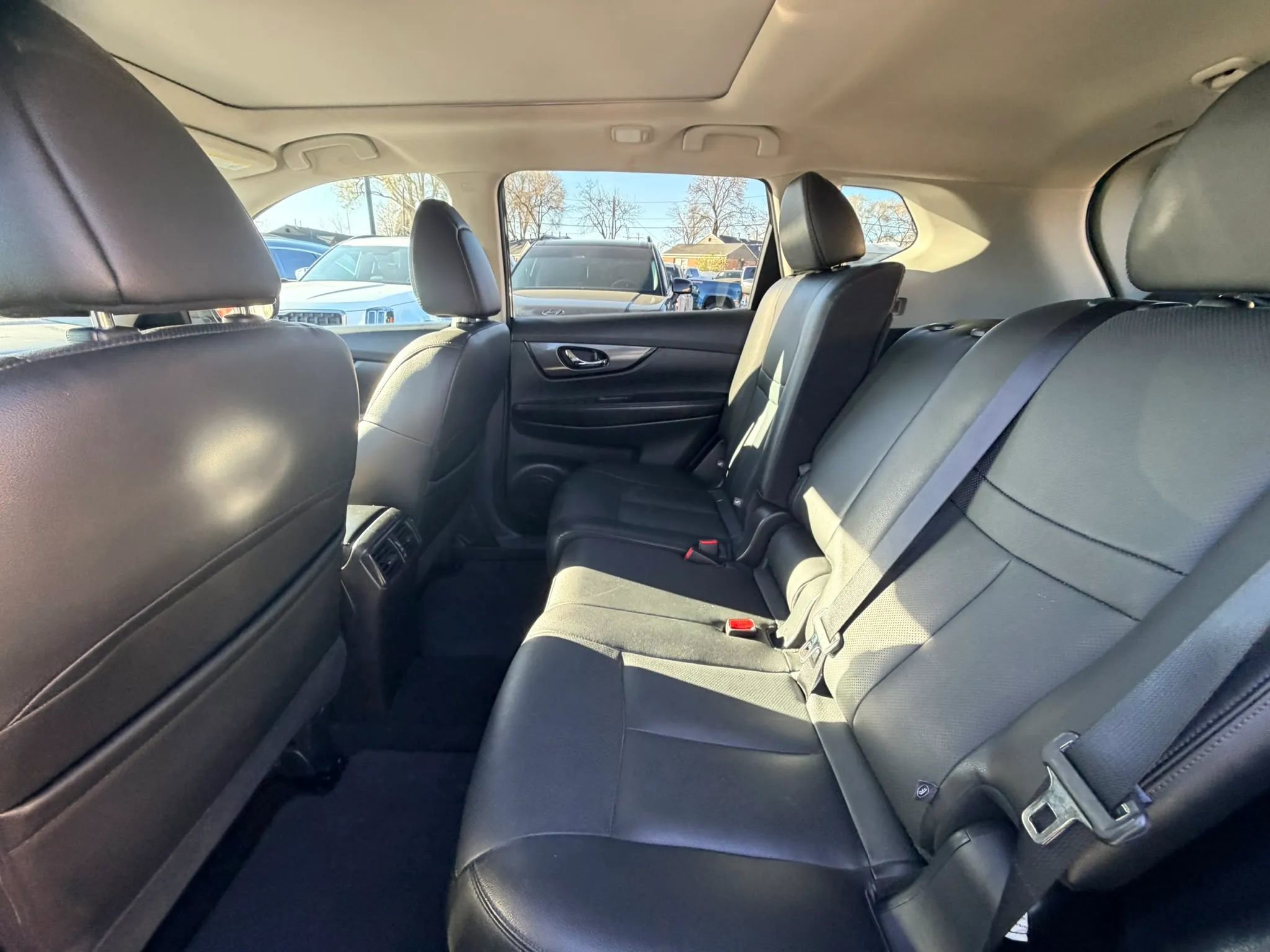 Used 2016 Nissan Rogue SL w/ SL Premium Package image 14