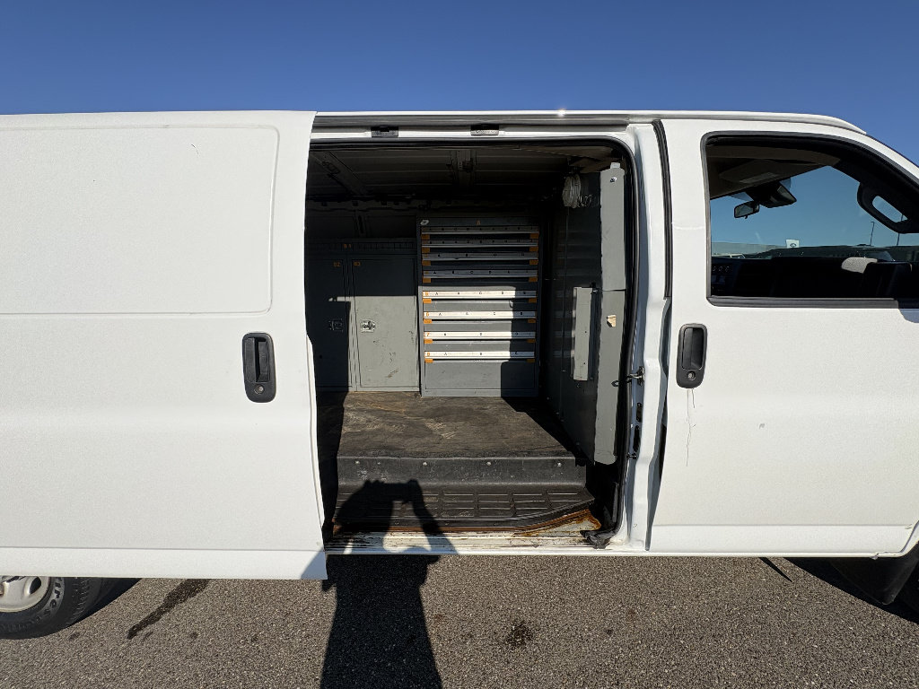 Used 2020 Chevrolet Express 3500 Extended w/ Driver Convenience Package RWD image 18