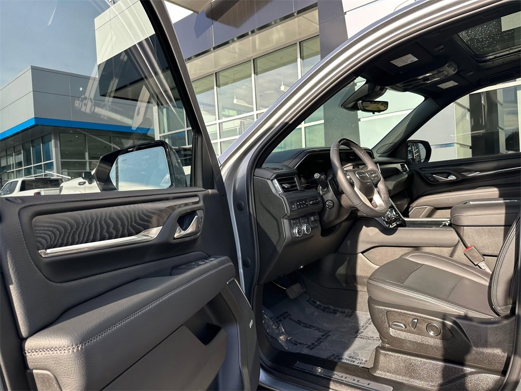Used 2023 GMC Yukon Denali w/ Denali Reserve Package image 22