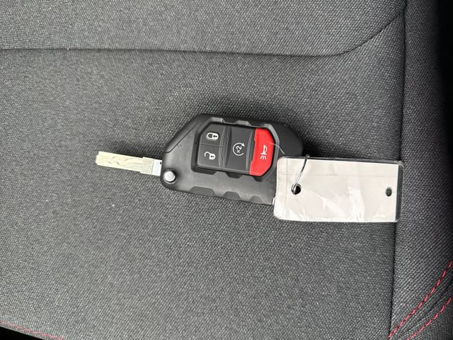 Used 2025 Jeep Wrangler Unlimited Rubicon w/ Technology Group image 30