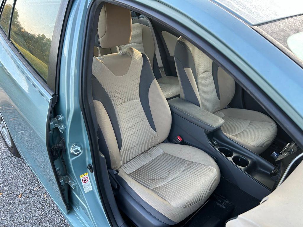 Used 2018 Toyota Prius One FWD image 15