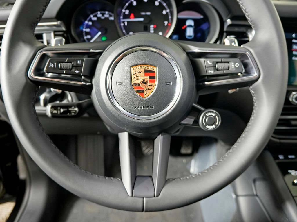 Certified 2026 Porsche Macan AWD/4WD image 22