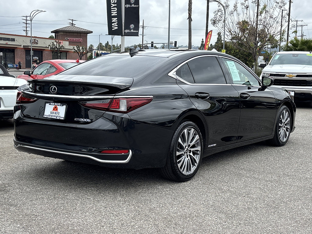 Used 2021 Lexus ES 300h w/ Premium Package FWD image 3