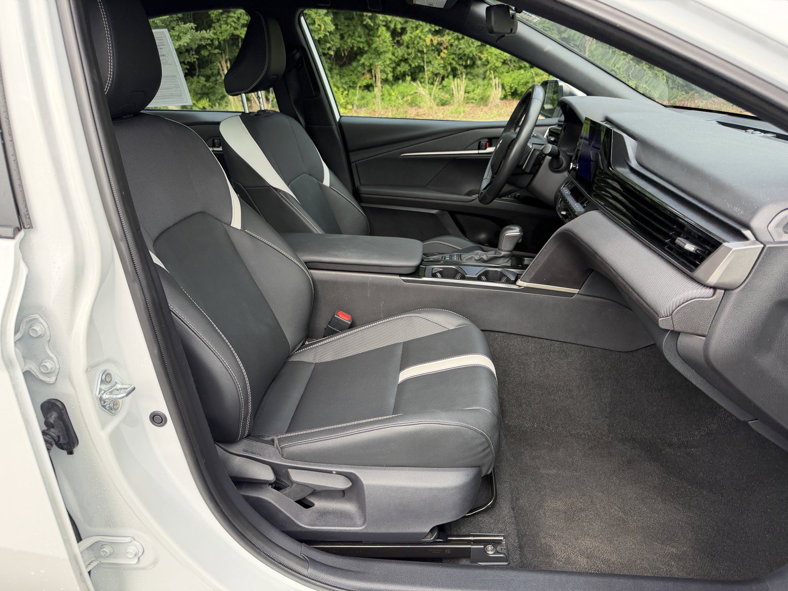 Used 2025 Toyota Camry SE FWD image 13