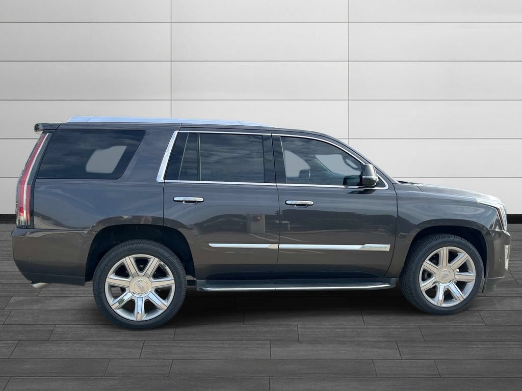 Used 2017 Cadillac Escalade Premium Luxury RWD image 4