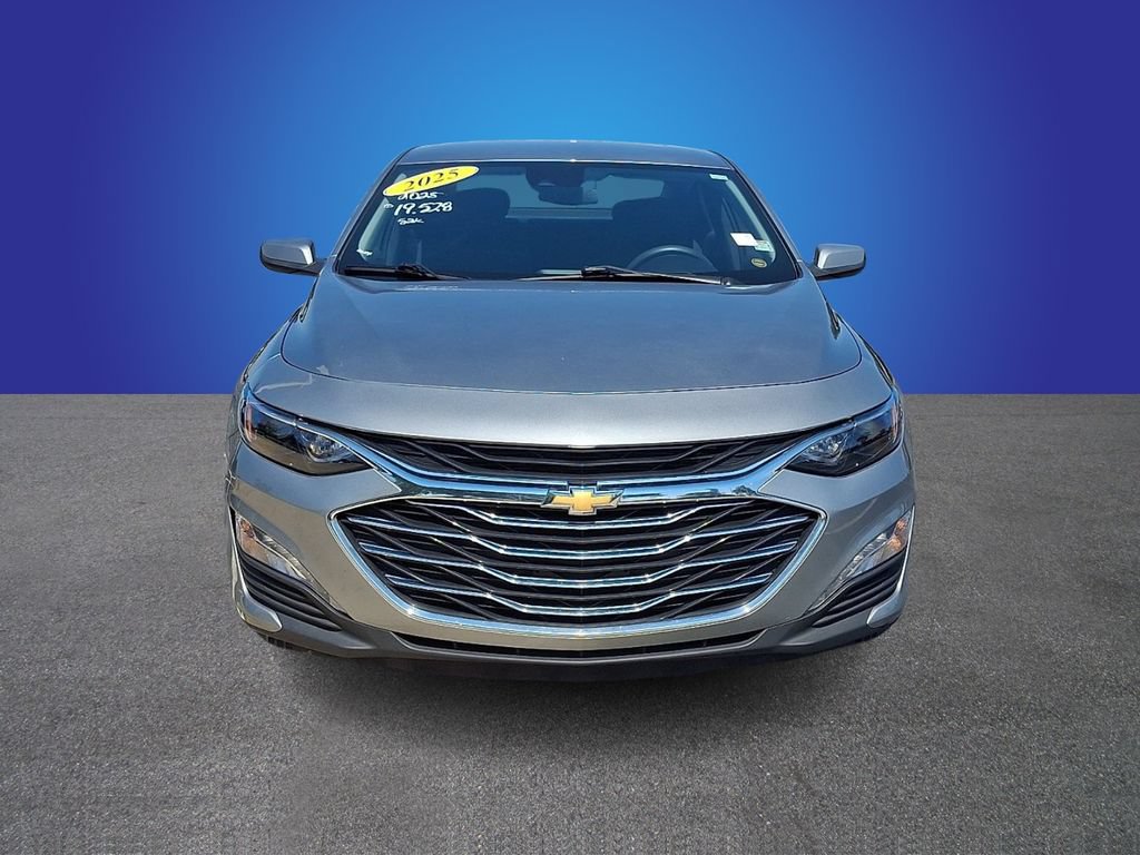 Used 2025 Chevrolet Malibu LT FWD image 2
