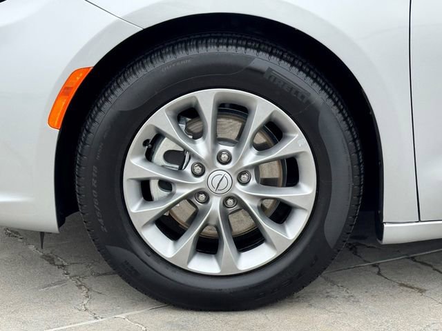 Used 2026 Chrysler Pacifica Limited image 7