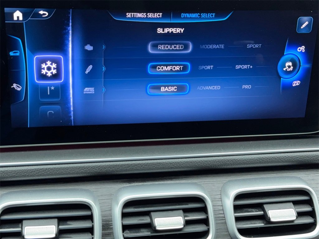 Used 2024 Mercedes-Benz GLE 53 AMG GLE 53 AMG NAV,CAM,PANO,CLMT S w/ Driver Assistance Package image 37