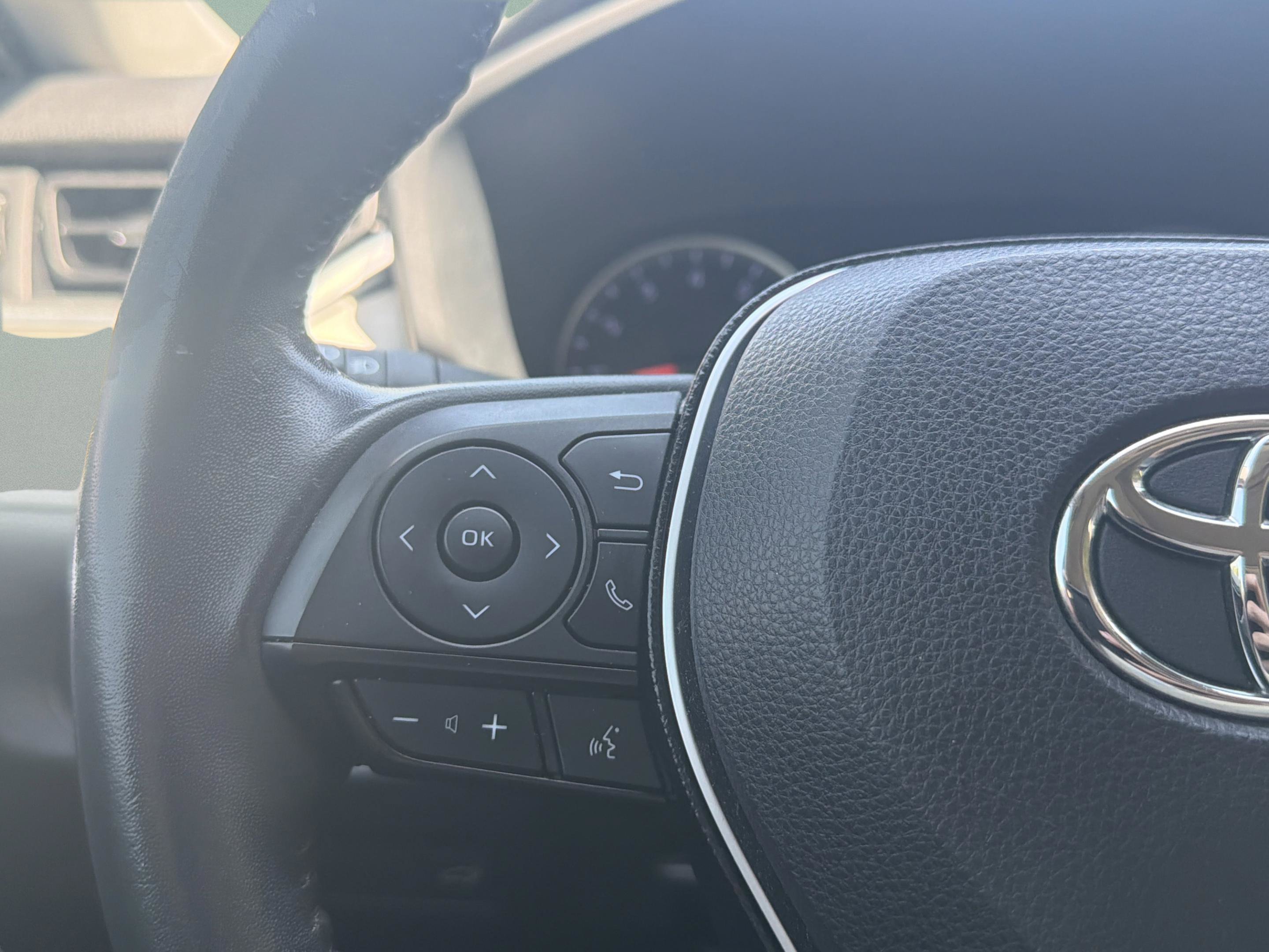 Used 2019 Toyota RAV4 XLE Premium FWD image 11