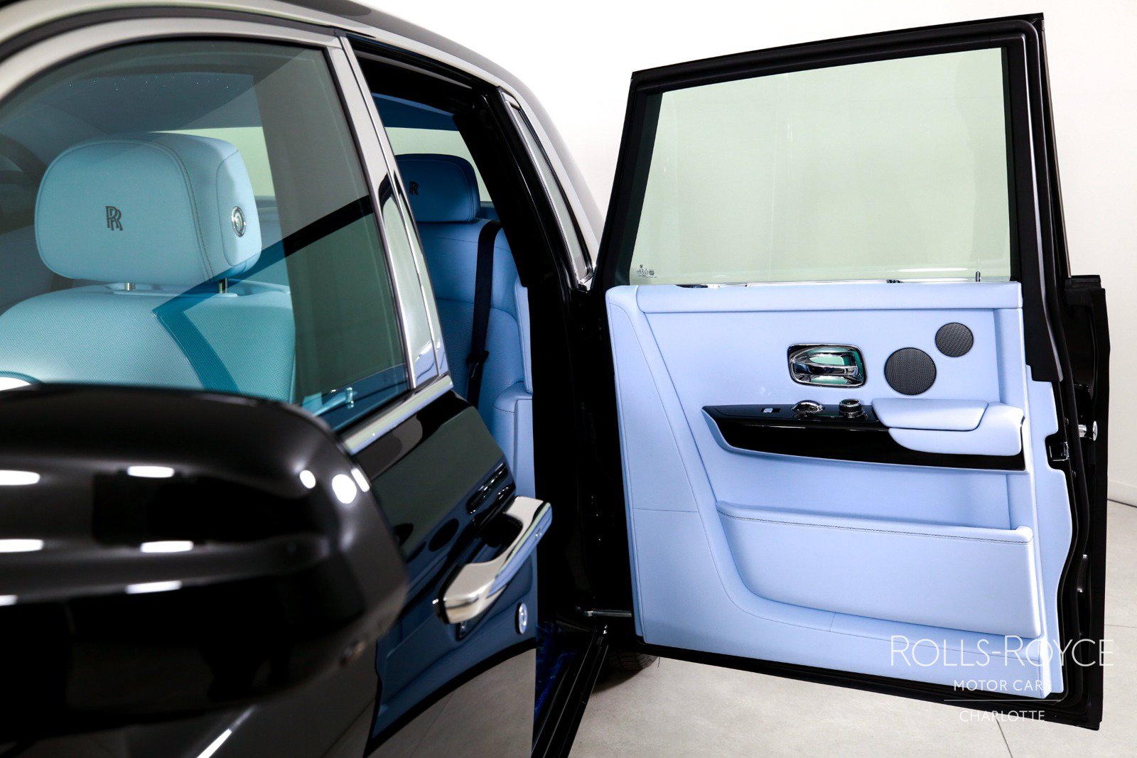 New 2027 Rolls-Royce Phantom Sedan RWD image 18