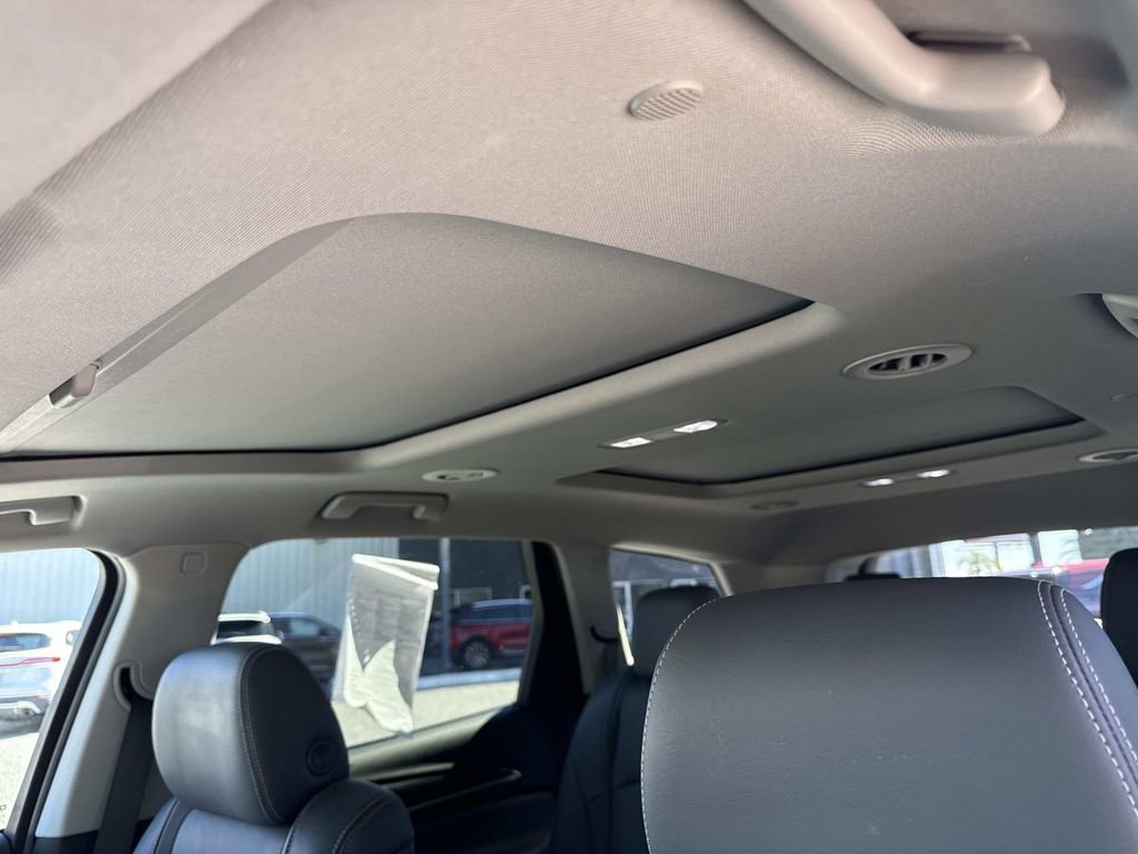 Used 2021 Buick Enclave Essence w/ Sport Touring Edition image 33