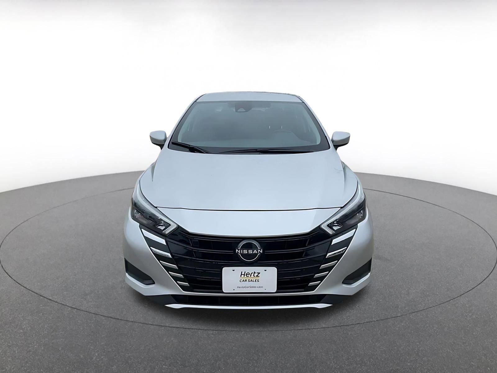 Used 2025 Nissan Versa SV image 4