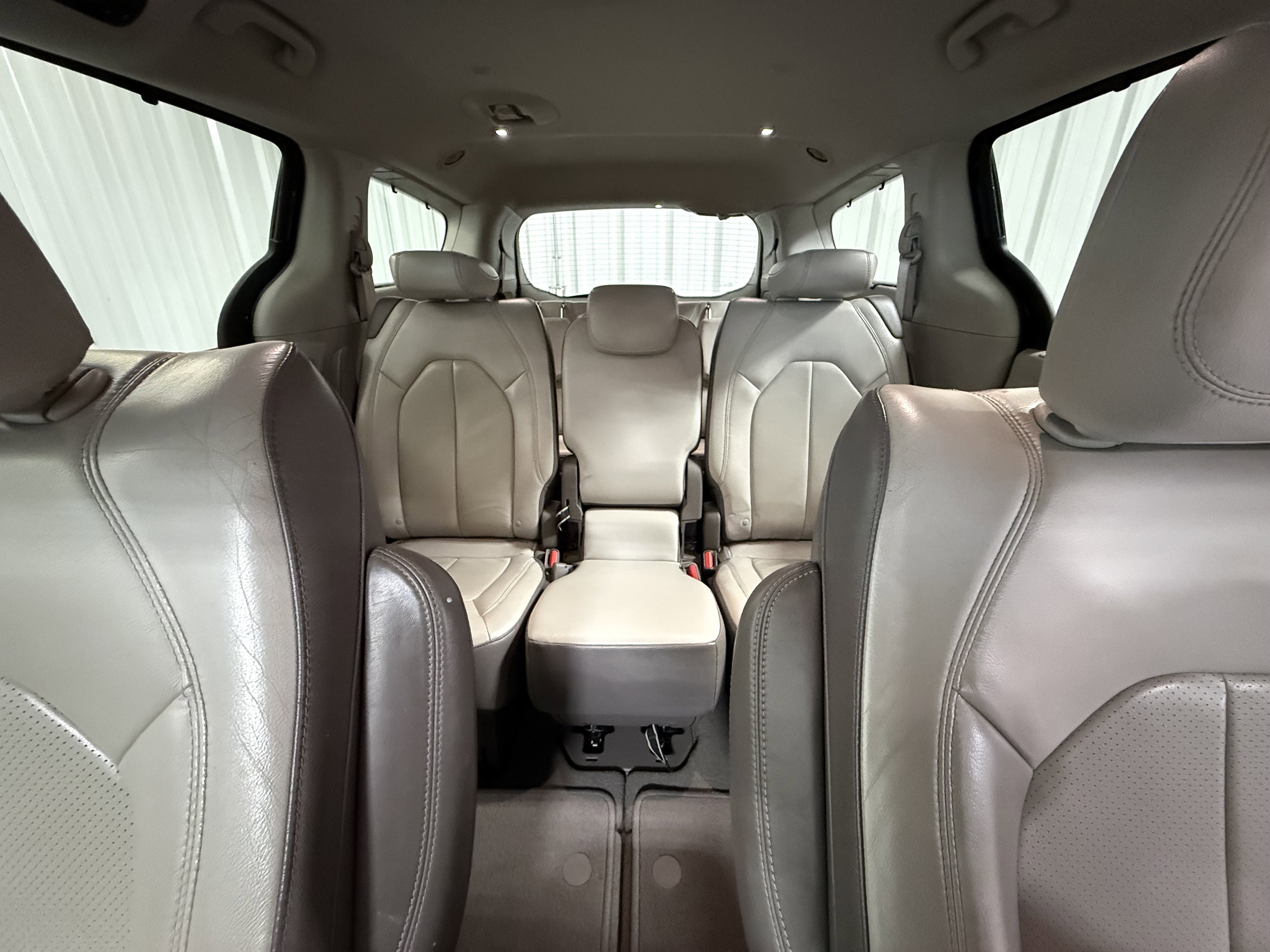 Used 2018 Chrysler Pacifica Touring-L FWD image 22