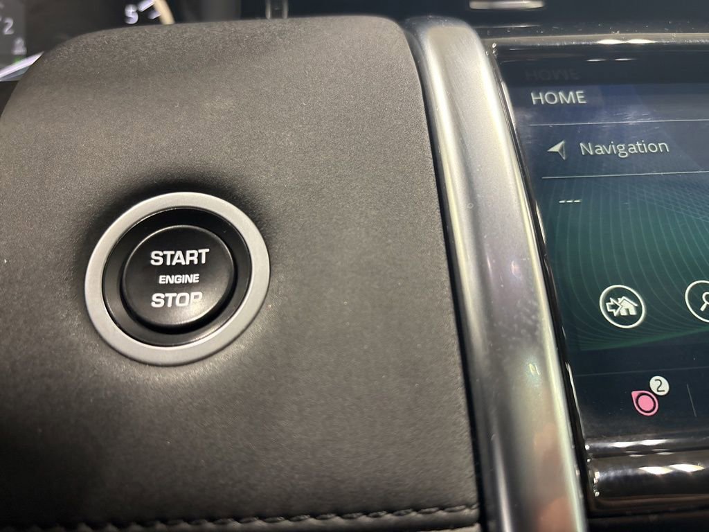 Used 2020 Land Rover Discovery Sport S image 17