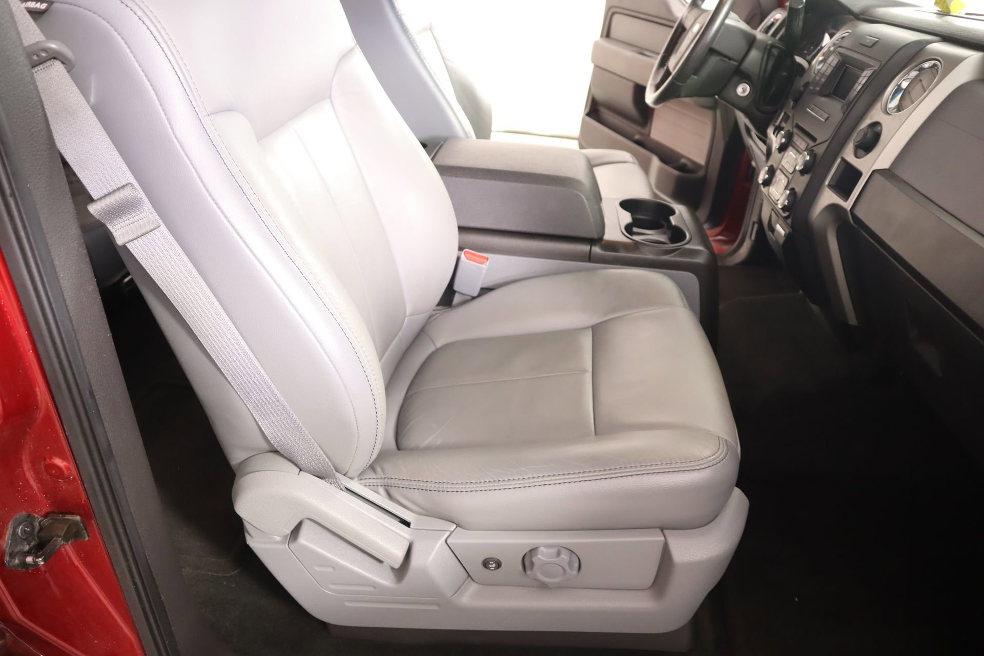 Used 2014 Ford F150 XLT w/ Equipment Group 302A Luxury image 11