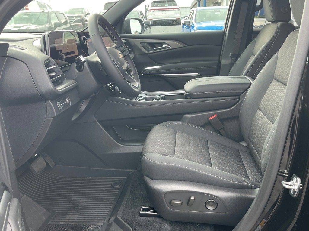 New 2026 Chevrolet Traverse LT w/ Driver Confidence Package image 5