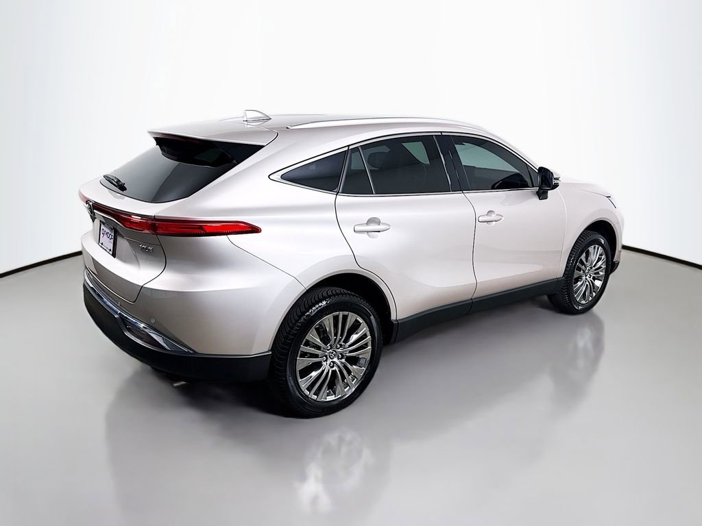 Certified 2024 Toyota Venza XLE AWD/4WD image 7